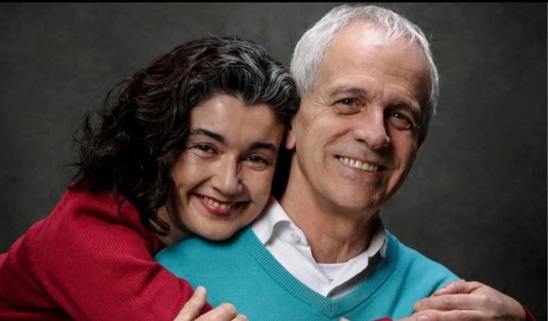 MvalenciachCh's tweet photo. Ay como duele la vida a veces, descansa #AugustoGongora fuerza a tu compañera de vida #PaulinaUrrutia a tu familia y a todos/as quienes sienten tu partida. Dejas un tremendo legado de comunicador comprometido con la justicia y la verdad. #TeleAnalisis fue una luz en la oscuridad! https://t.co/BTn1jP5sG2