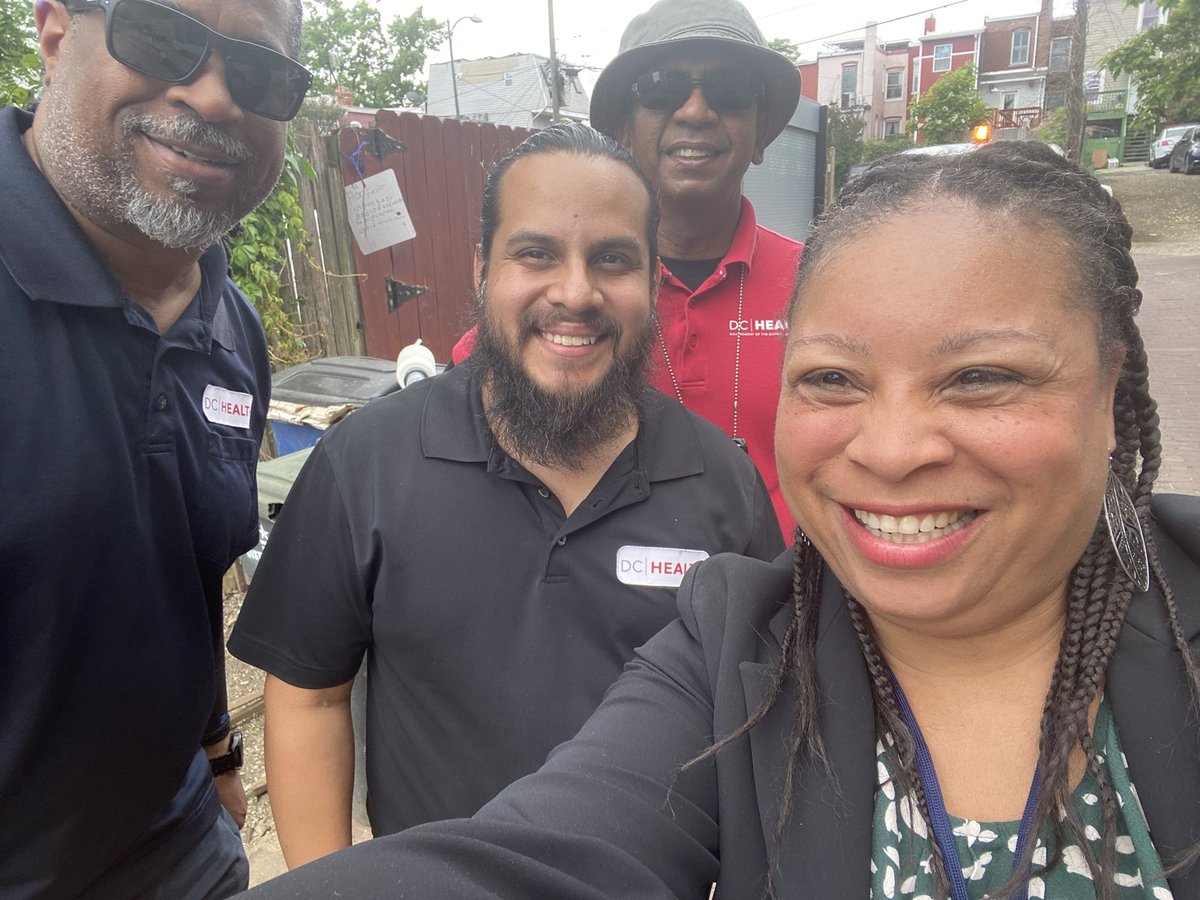 We out here! Hanging out with <a href="/_DCHealth/">DC Health</a> Rodent and Vector Control Team. We combed through alleys, addressed sanitation issues and abated to get rid of those rats 🐀 😬 Fighting the good fight 💪🏾 #ParkView #WardOne