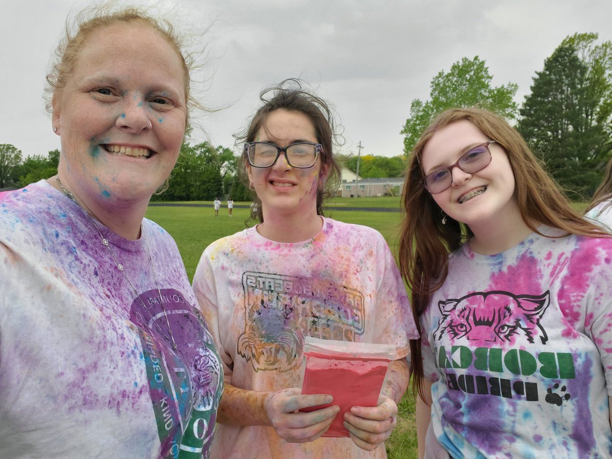 MrsStOnge's tweet photo. Fun Friday Color Run! #teachlovecoffee #p2p #peer2peer #bakerlinks https://t.co/ziDh7t6NLD