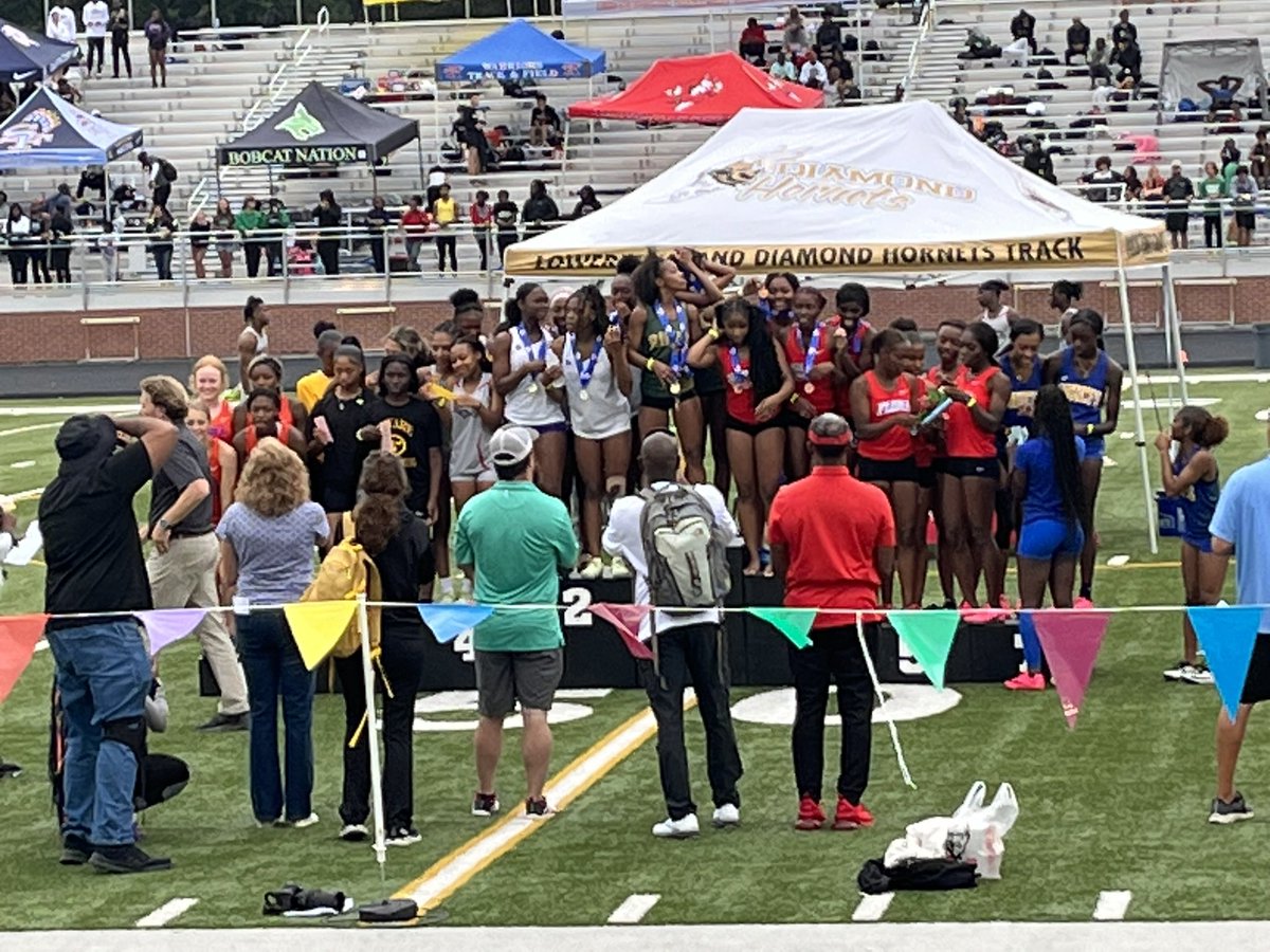 tf_irmo's tweet photo. We’re on the podium. What a tight race!! Our girls 4x100m place 6th in the state https://t.co/Of6wBYQZqh