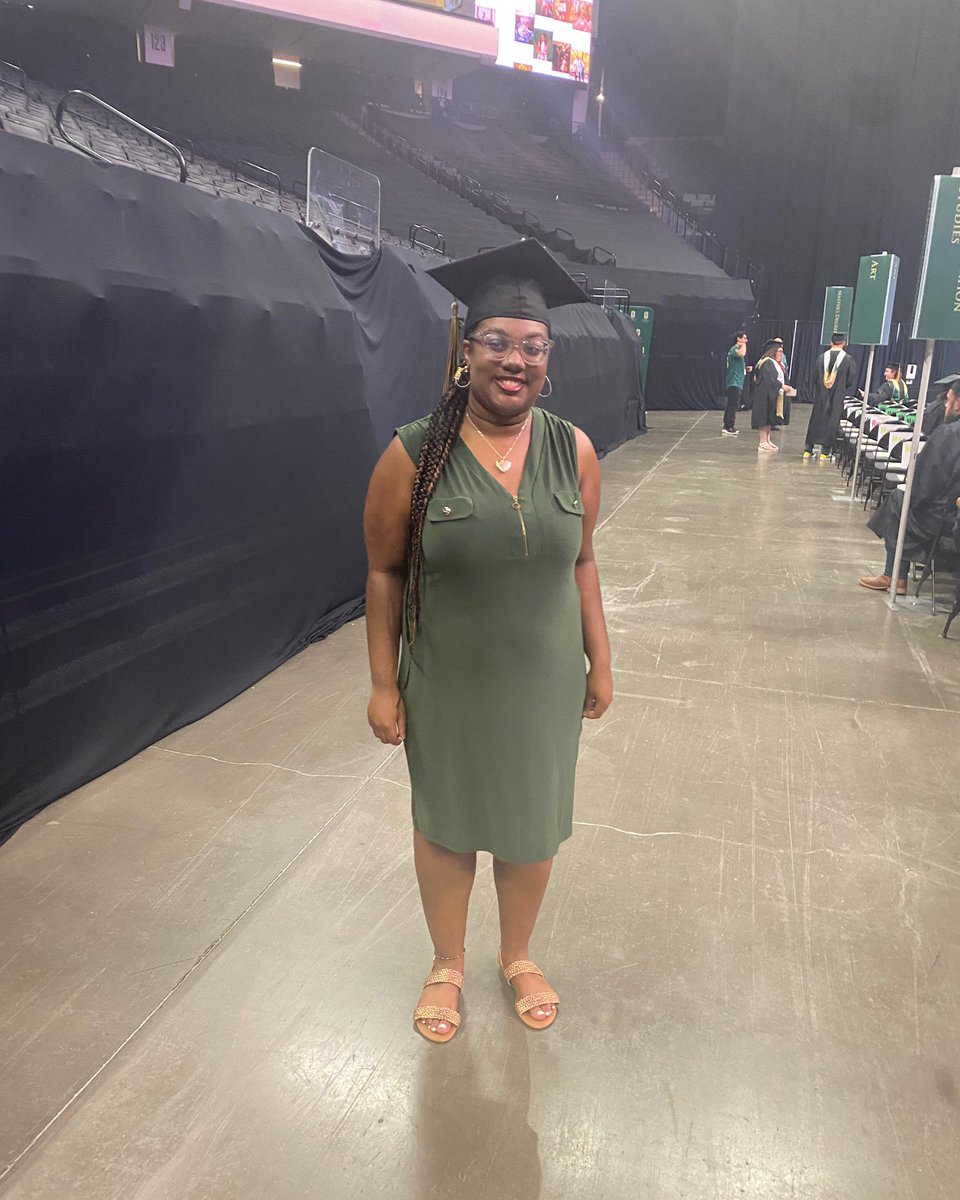 mesha_gucci's tweet image. Iβm officially a Sacramento State graduate. I did it daddy βΌοΈβ€οΈ thanks to my wonderful support system/family for making this day special and pushing me