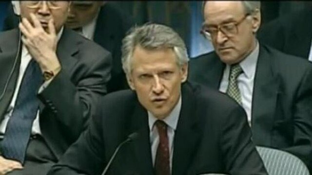 En 2003 au conseil de sécurité de l’ONU, @Villepin s’opposa à l’invasion américaine en Irak. Cet événement marqua un tournant historique dans les relations franco-américaines car ce jour-là, le renseignement militaire américain prit la décision de ne jamais plus permettre à un…