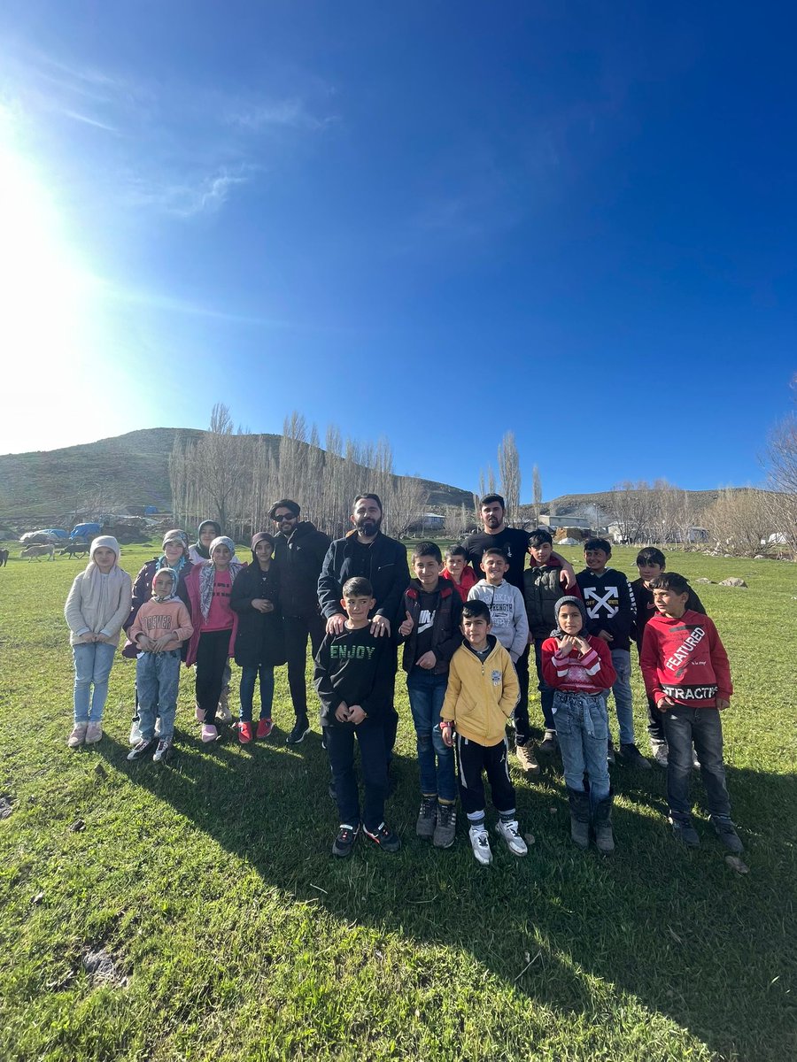 Rasûlullâh -sallâllâhu aleyhi ve sellem-:

“Kim Kur’ân’ı küçük yaşlarda öğrenirse Kur’ân onun etine ve kanına işler.
Miniklerimizle kuran öğrenmeye devam ediyoruz insaAllah☺️🤲