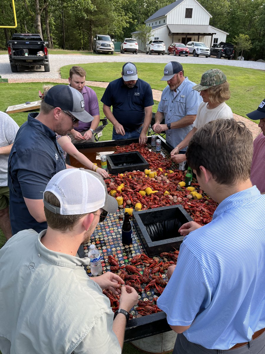 ICM_LLC's tweet photo. At ICM, we work hard but we also love to have fun. Our recent crawfish boil with employees and their families was a great chance to do that! 

#icmabetterwaytobuild #construction #teambuilding https://t.co/vxIqIjYwM8