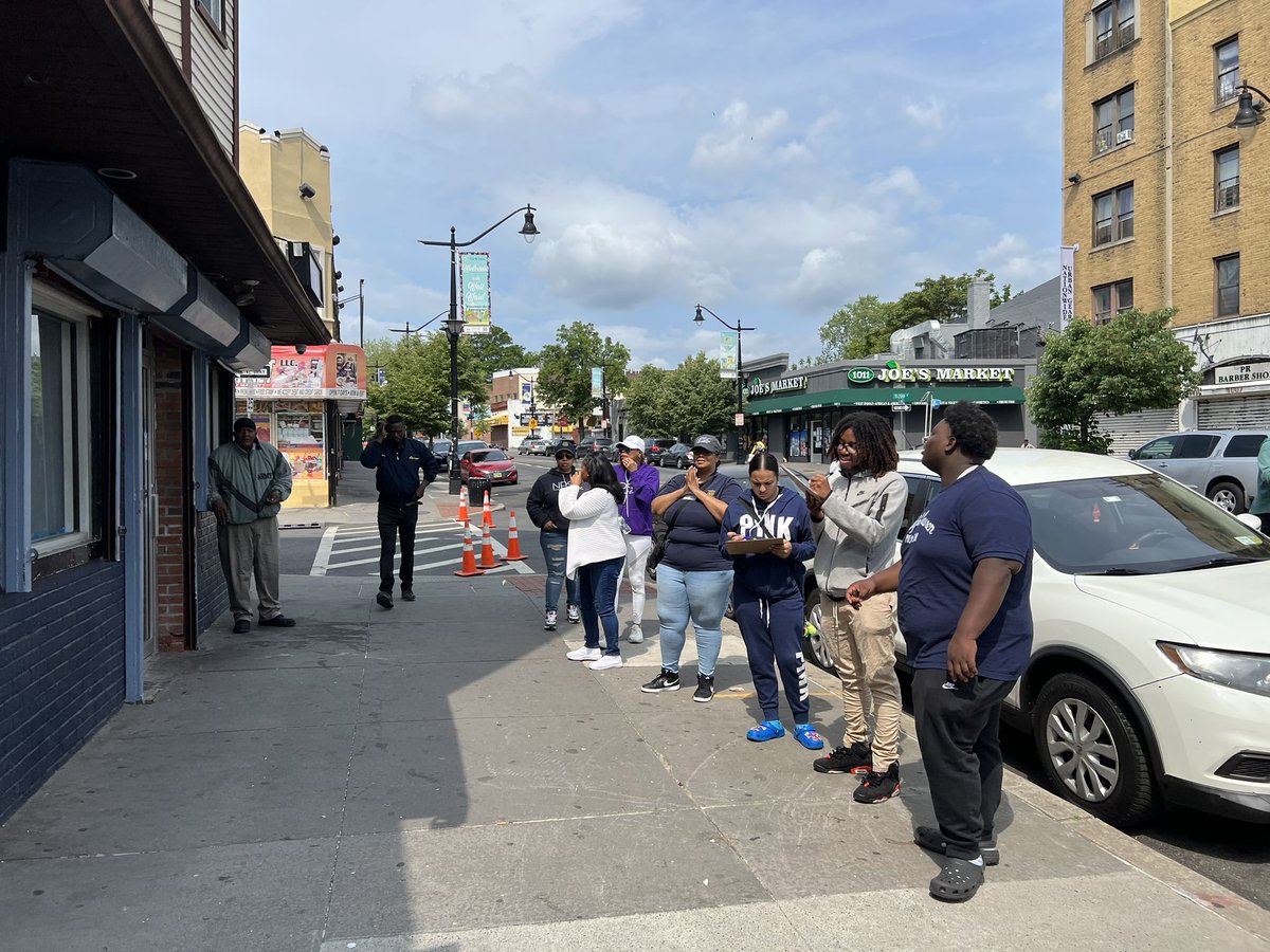 Today, the <a href="/NewarkNPSC/">Newark Public Safety Collaborative (NPSC)</a> team joined <a href="/UVSO/">Unified Vailsburg</a>’s community outreach team in a community walk on South Orange Ave to discuss ongoing data-informed community engagement efforts in Newark’s Vailsburg.

<a href="/CityofNewarkNJ/">City of Newark</a> <a href="/RutgersSCJ/">Rutgers SCJ</a> <a href="/Rutgers_Newark/">Rutgers University-Newark</a>
