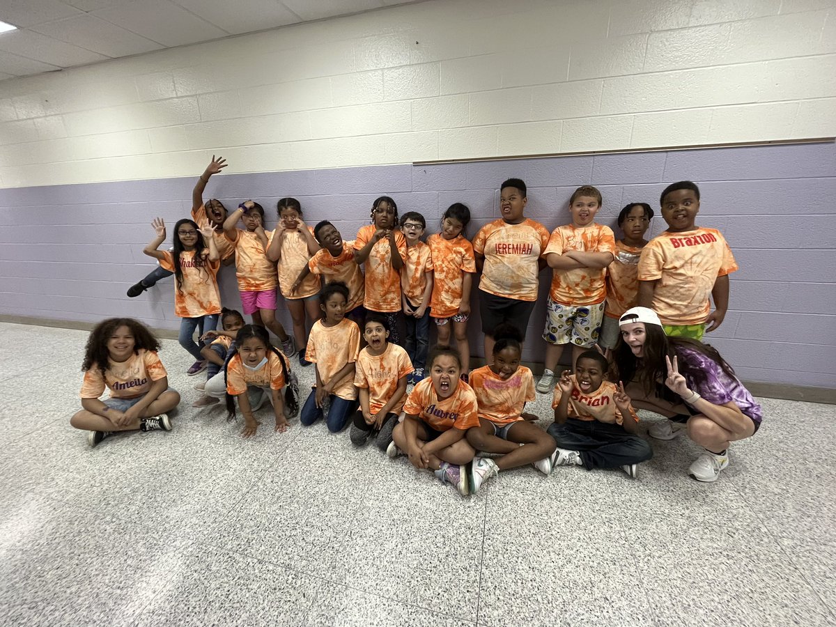 Miss_Dragonette's tweet photo. Field Day fun! @HMSTEAMtigers @ReynSchools https://t.co/LHiLe8HKLN