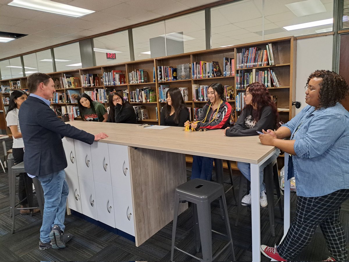 RT @Skyline_Library: How cool! Judge Clay Jenkins personally showing his appreciation to our Skyline Health Science Students,for completing The Dallas County Vaccine Outreach Program. @JudgeClayJ @dallasisdsel @Skyline_Raiders @ProjectReadDISD @DISDSubs …