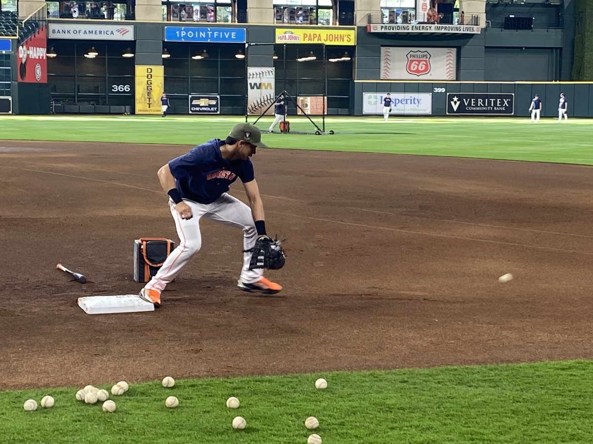 brianmctaggart's tweet photo. Dubón getting some work in at first base with bench coach Joe Espada https://t.co/51gGYnSHqP