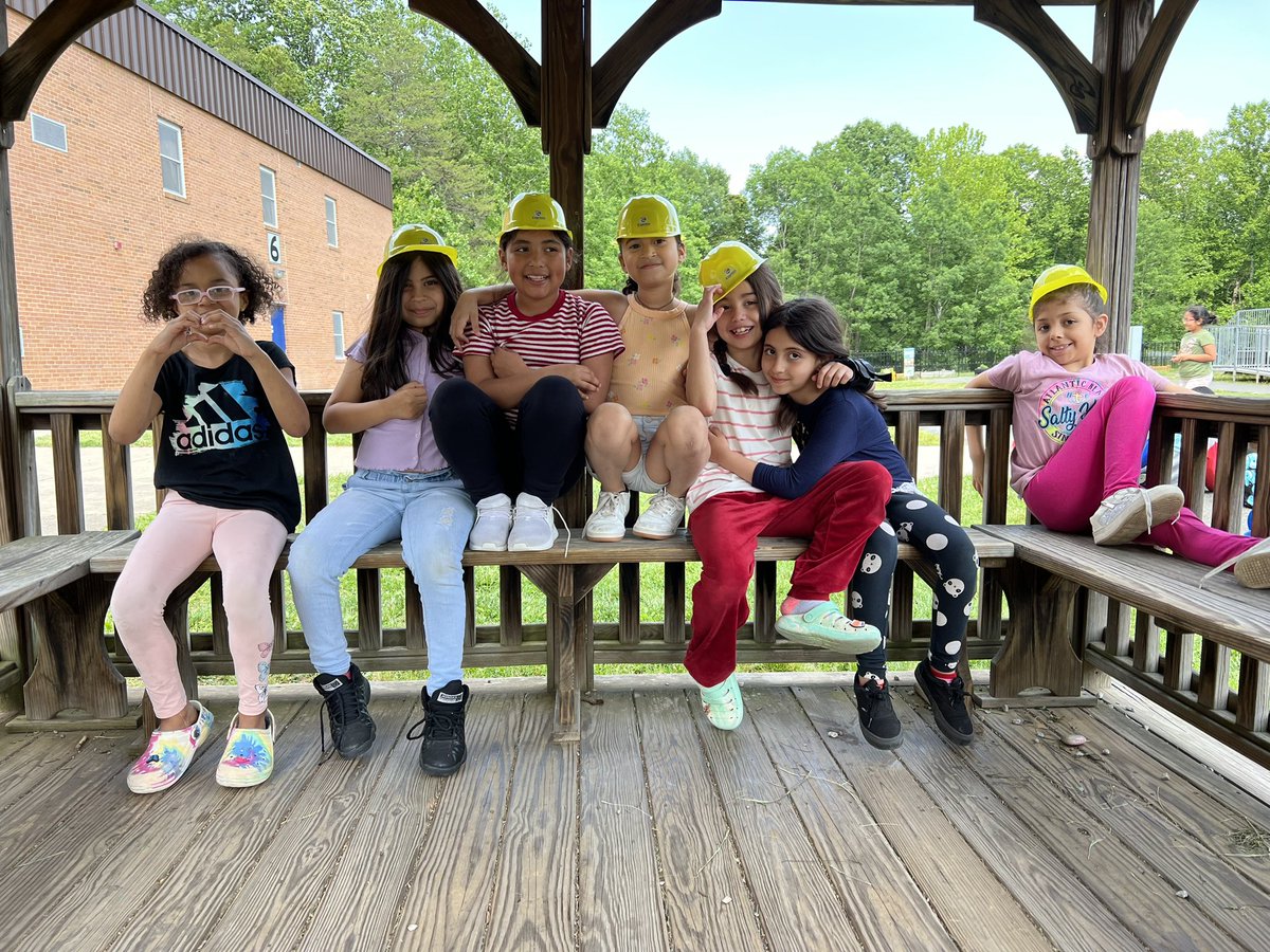 MsSlaughterBAES's tweet photo. Students loved STEAMfest 2023! #BAESShines https://t.co/oD9KFtQdMa