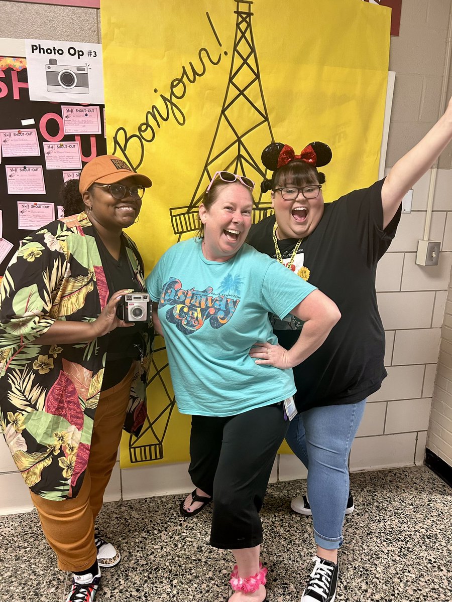 QuarterfieldES's tweet photo. Tourist Day at QES for our monthly PBIS celebration โ๏ธ๐๐ธ!!
@AACountySchools
#AACPSAwesome #PBIS #PBIScelebration #tourists #touristday #funinelementary https://t.co/J9uvYcRrHM