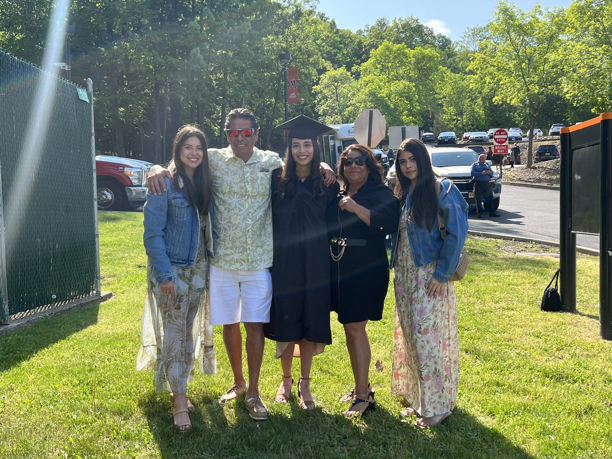 dieanuh0x's tweet photo. Never thought I’d be standing here today with my MBA but ya girl did it! 🥳👩🏻‍🎓🍾 I’m proud of myself for making it through this educational journey even through times I didn’t think I’d make it and huge shoutout to everyone who supported me ❤️ https://t.co/hYK9IC3NfD