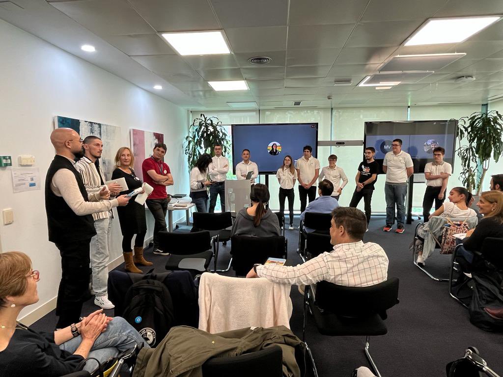 jrecio's tweet photo. Defensa de trabajo de Fin de Curso del Aula Tecnólogica @cisco_spain  con @FCapacis .Muchos nervios como siempre. Tras 9 ediciones nos vuelven a sorprender. Los chavales convertidos en auténticos profesionales de soluciones de sostenibilidad para el hogar. https://t.co/JPsoQtDG3P