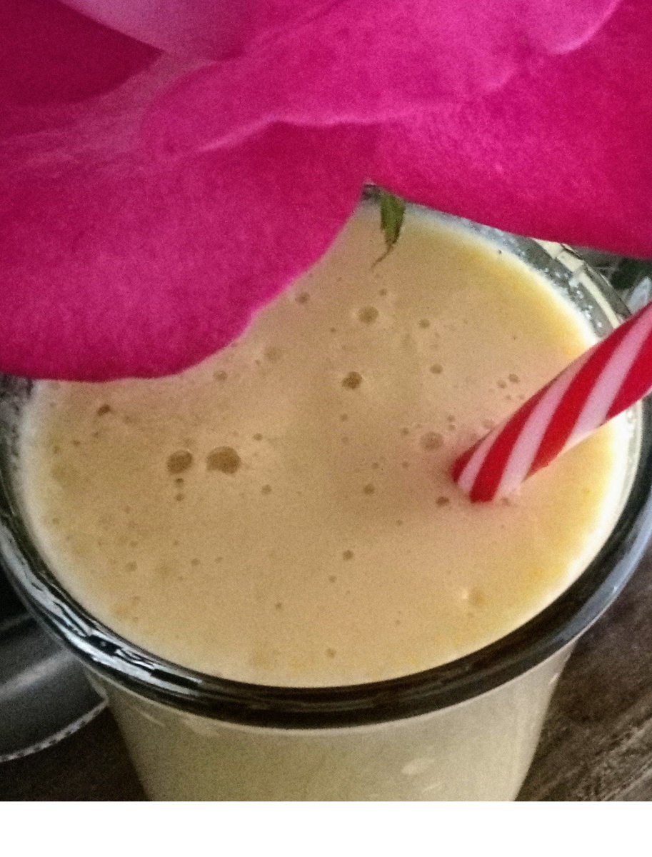 TheHealthierBee's tweet photo. #Soy Orange Apple Mango Super #smoothie ©2023
🥤1 Cup #Vanilla #SoyMilk
🥤1 #Apple🍎 (peeled/cored)
🥤#Juice of 1 #Orange🍊
🥤#Mango🥭 (peeled/pitted)
Blend &amp; Enjoy✨
🌱#Antioxidants
🌱#VitaminC
🌱#VitaminD
🌱#Calcium 
🌱#Fiber
🌱#Protein
#SundayBrunch 
#FridayFood
#FridayMorning https://t.co/tVdoBe2qkL