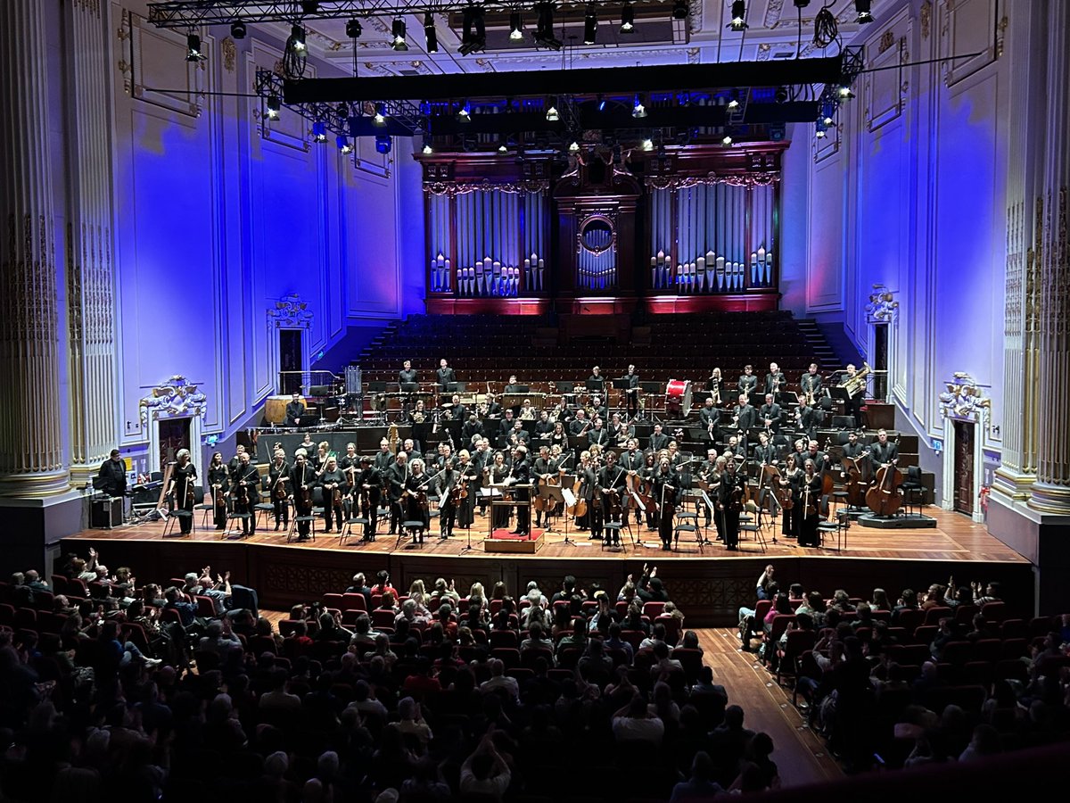CommRailGeekery's tweet image. Wow! Such a fantastic evening with the @RSNO. “Out of this World” was aptly named & you all played a belter (but especially @ChrisHart42’s Apollo 13). A family of geeks were also in their element outside before the concert - what a way to celebrate my “wee” brother’s birthday!