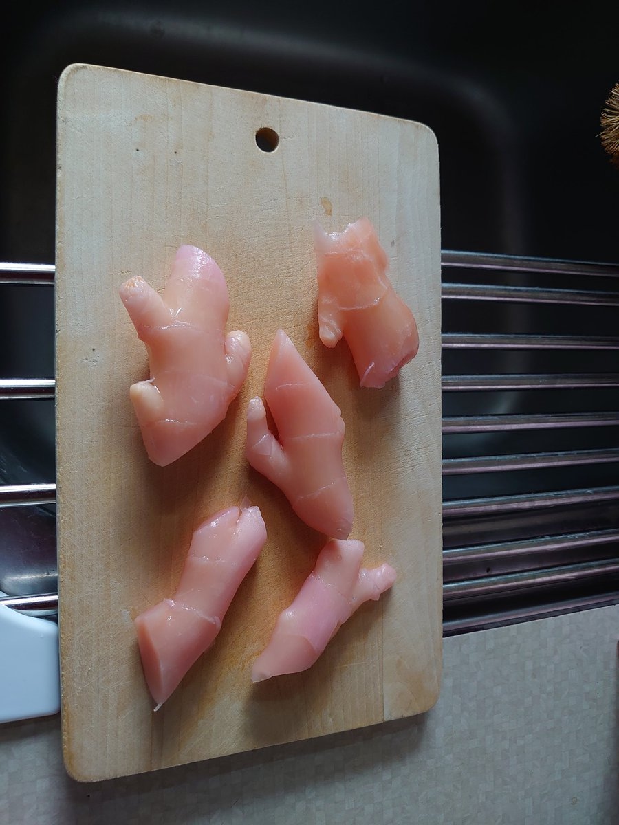 53saiZoro's tweet image. 岩下の新生姜
朝からカットして
ジップロックへ💕
今回の珍しい形のがいっぱい
長細くないのが⁉️
（一枚目写真）
#岩下の新生姜
#Ziploc