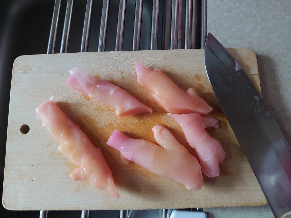 53saiZoro's tweet image. 岩下の新生姜
朝からカットして
ジップロックへ💕
今回の珍しい形のがいっぱい
長細くないのが⁉️
（一枚目写真）
#岩下の新生姜
#Ziploc