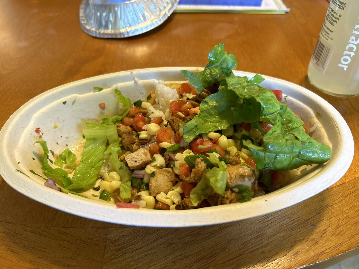 shandelous's tweet photo. @ChipotleTweets  assistance please. Daughter ordered through the app for delivery and the food order received was quite pathetic!!! I mean cmon when you ask for extra of things and your bowl is still half empty it’s crazy. ESP when she paid almost $20 for food with delivery! https://t.co/aR8hsoayI9