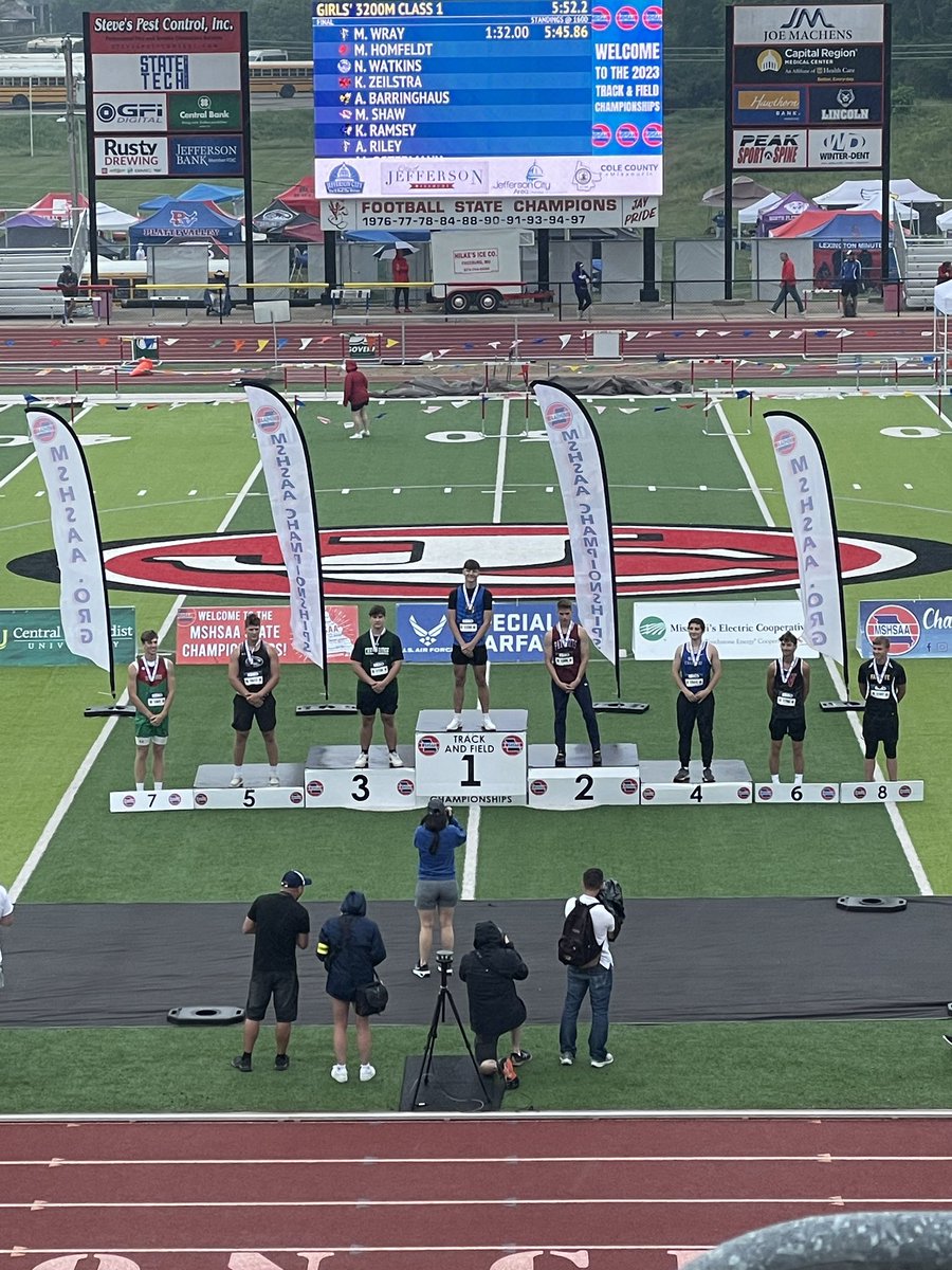MidBuchTrack's tweet photo. 🚨STATE MEDALIST🚨
Jackson Wahlgren places 7th in Javelin with a throw of 46.74m! Ended his great career with the school record of 55.47m and being a 2x State Medalist! https://t.co/MQl7F8o4YB