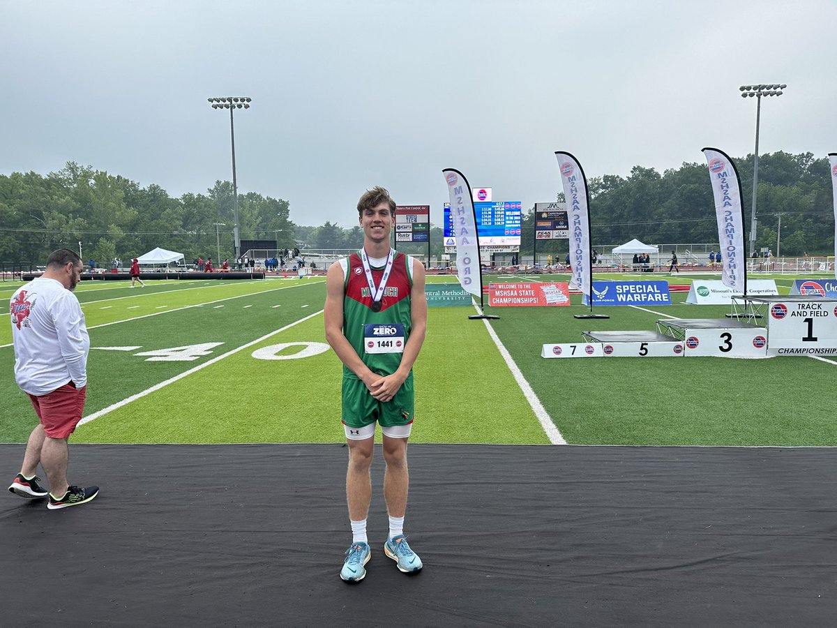 MidBuchTrack's tweet photo. 🚨STATE MEDALIST🚨
Jackson Wahlgren places 7th in Javelin with a throw of 46.74m! Ended his great career with the school record of 55.47m and being a 2x State Medalist! https://t.co/MQl7F8o4YB