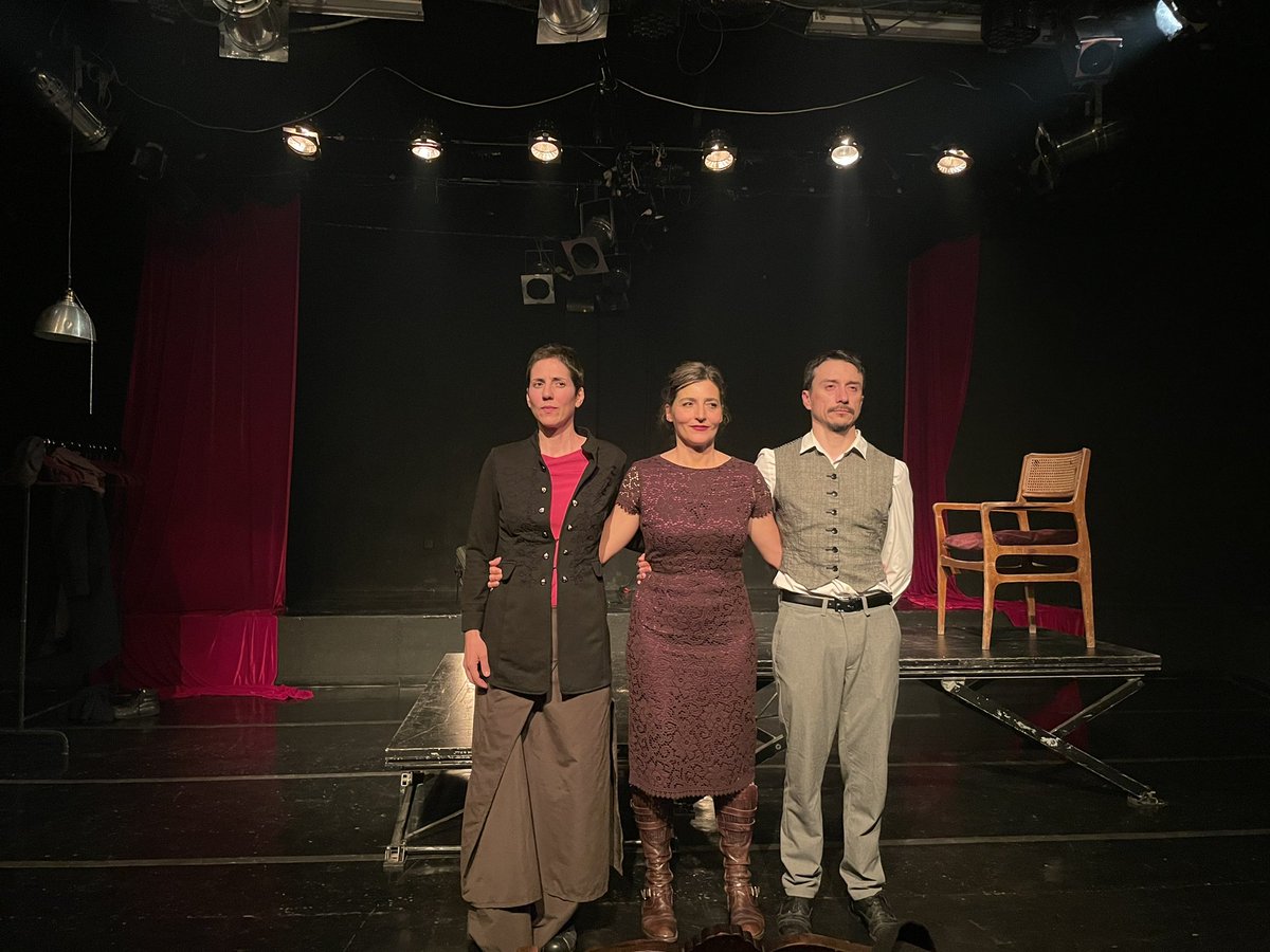 #Neva nos habla de amor y frustración en los tiempos previos a la revolución rusa. El texto de #GuillermoCalderón profundiza de forma  magistral en la vida de Chejov y nos ofrece un retrato demoledor sobre la caída de occidente. Obra muy dolorosa. Solo en @umbralprimavera.