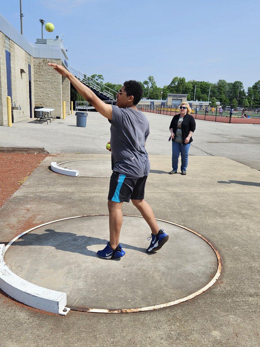 SLPaly's tweet photo. Thrive field day and Freshmen Farewell dance today made for a fun Friday! This year's students were my favorite group yet. It was fun to celebrate with them today! https://t.co/csuza0gcs4