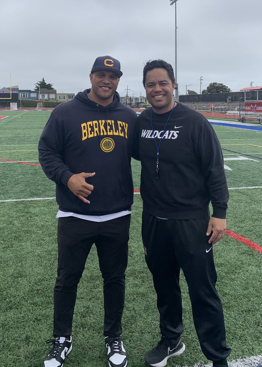 CoachVandermade's tweet photo. Thanks to the uso @Coach_Sooto for stopping by. #WeAreSI #RecruitSI #CalBears #YayArea #FaiKava https://t.co/qDs9XlCMFF