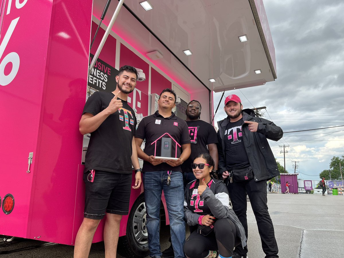 Another successful event for partnering with the Truck! #LosSavages! @BoosieOnWheels <a href="/1rudyp/">Rudy Pantoja</a> <a href="/JesseCarr8998/">Jesse Carranza</a> <a href="/tracygterrell/">Tracy Terrell</a> <a href="/tobiastjones/">Toby Jones</a>