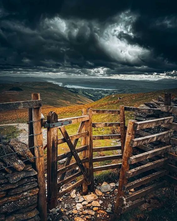 mapitravel4all's tweet photo. Scary sky in The Lake District - Cumbria #trip #viajes #viaje #travel #tourism https://t.co/wOevTT9FFe