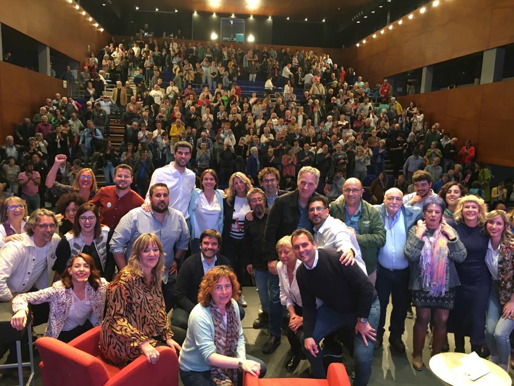 ContigoZurekin's tweet photo. Impresionante el acto de esta tarde con @Yolanda_Diaz_ en la Casa de Cultura de Burlada.

¡Cuánta energía, cuánta fuerza y cuántas ganas de seguir en esta lucha para mejorar la vida de la gente!

Mila esker guztioi!!

@AlfaroBego @Karlos_Rtx @TxemaMauleon1 @eneko_larrarte https://t.co/k0h5Acc2om