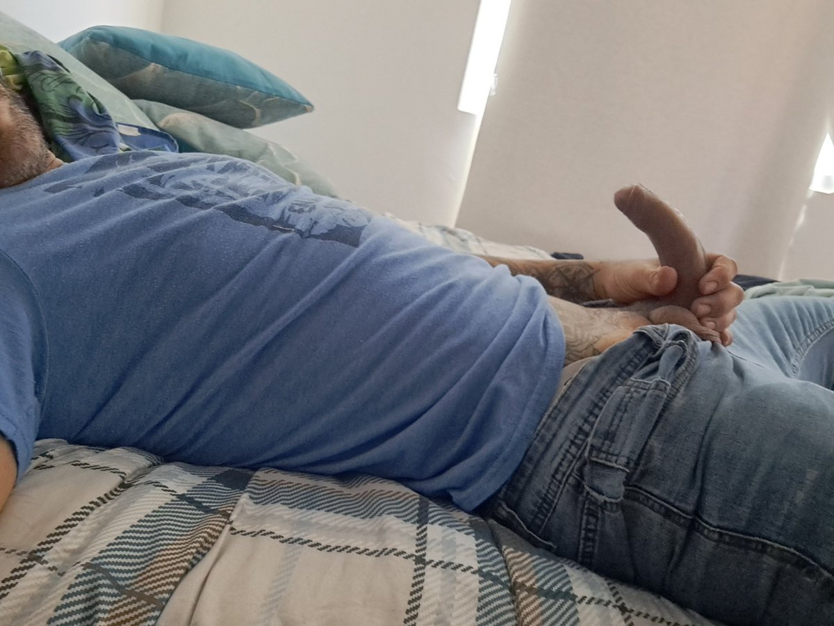 Alexp22c's tweet photo. Que rica una mamada fumando🍁 weed y oliendo popper 🍑🍆🍑 https://t.co/JL5jW3KLf3