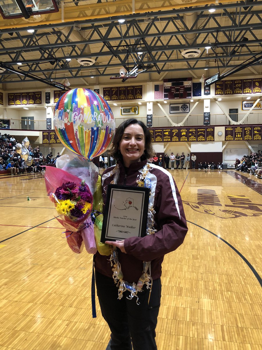 Catherine Walker of Dimond High School is the 2022-2023 Alaska Teacher of the Year. Acting Department of Education Commissioner Heidi Teshner presented the award to Walker during an assembly today. 
#teacheroftheyear @ASDschools