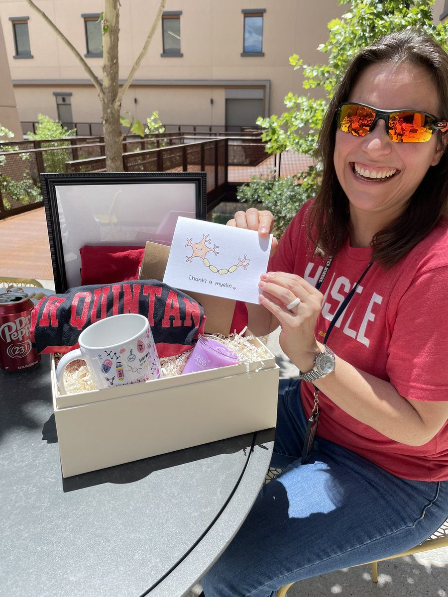 vlcsci's tweet image. End of the year lab potluck &amp;amp; gift exchange! Also my last PhD lab party ever! 🥹🎈“Thanks a myelin” for all you do, @AnitaQuintana20! 🧠🧬🧪🔬🥼