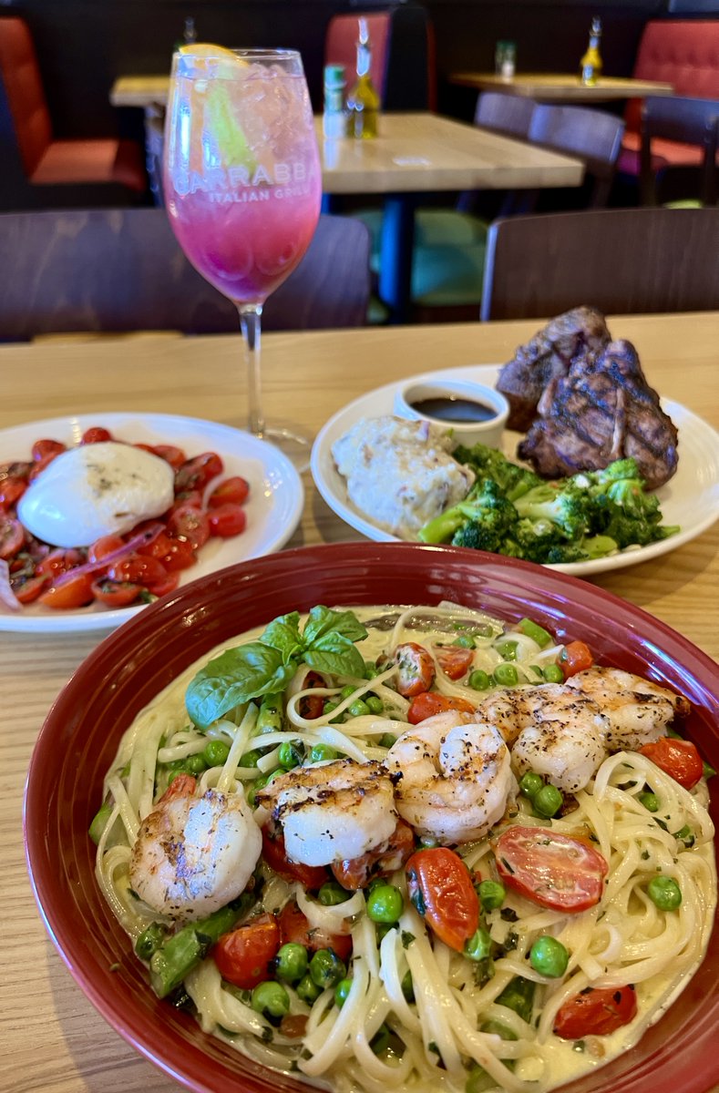 Hurry in and try our Spring specials before they’re gone!🌸 Like our Pasta Primavera, Tuscan-Grilled Lamb T-Bones or Olive Oil Cake 🤤 #Carrabbas #SpringSpecials #Pasta