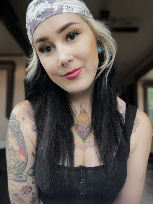 Hi, say it back 🫶🏻  #tattooed #tattooart #LinkInBio https://t.co/eG3K1OxmIC<a href="/tag/tattooed"class="tags">#tattooed</a><a href="/tag/tattooart"class="tags">#tattooart</a><a href="/tag/linkinbio"class="tags">#LinkInBio</a>