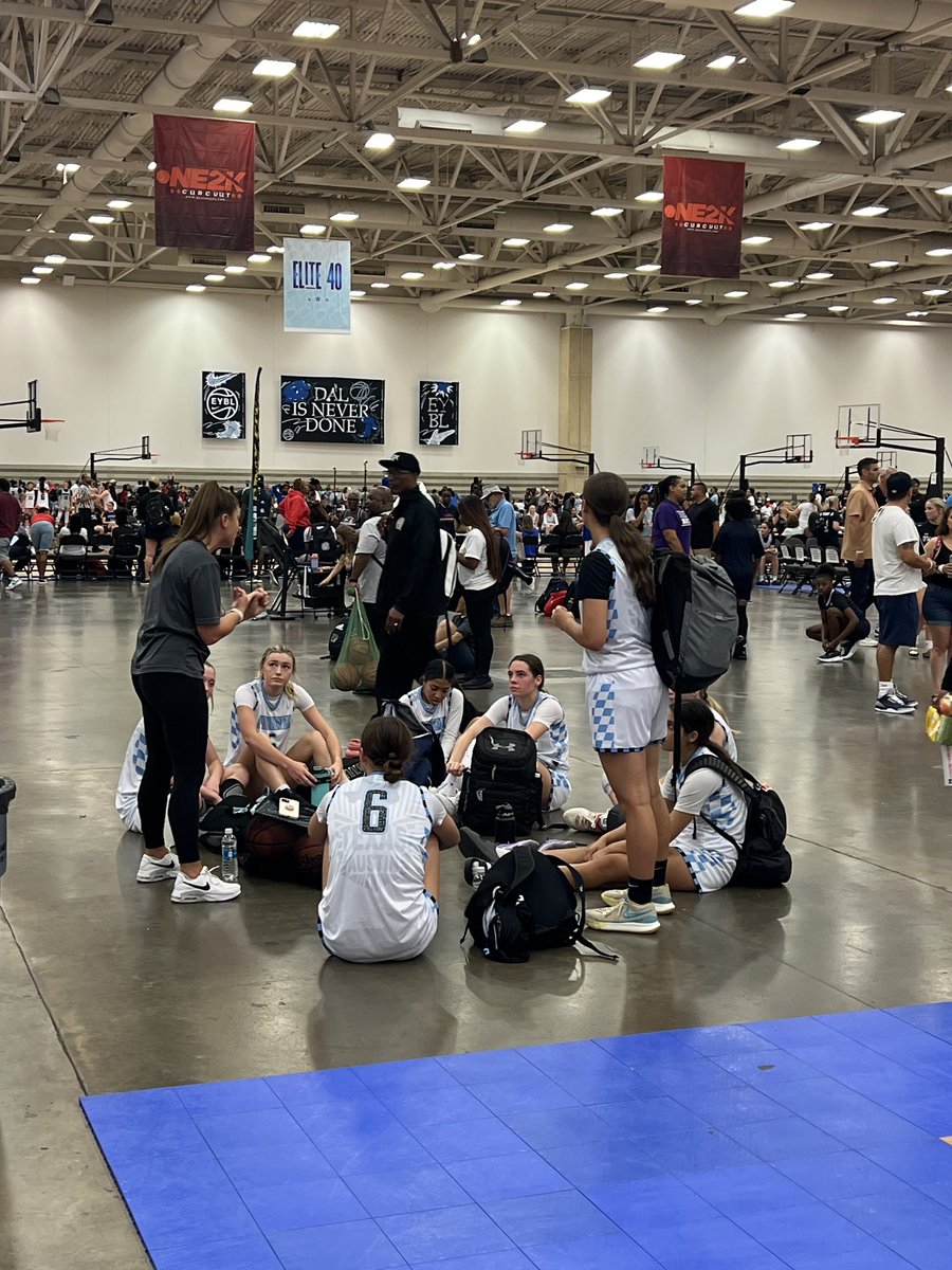 Yes ma’am!!! Phoenix Gold defeats Team Texas National 17U in 1st game at Clash of the Clubs in Dallas! We played in front  of several college coaches & won a close game💪 #youngTeam #noFear #NCAAcertified #phoenixProud @CoachLTid @FortLewis_WBB @SNUwbb