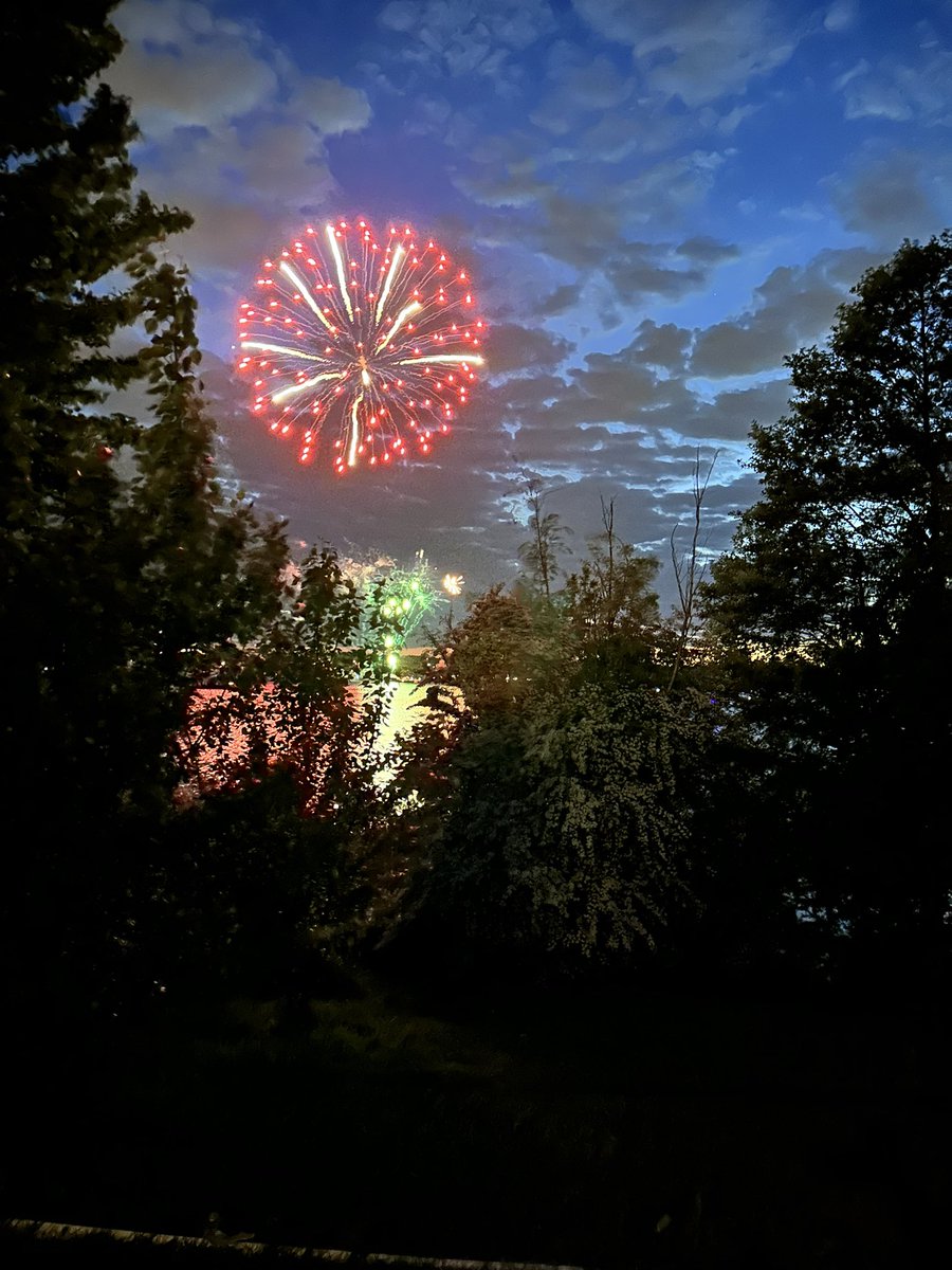 devnte's tweet image. Very pleasant surprise that our last night in Hamburg would also include a fireworks show