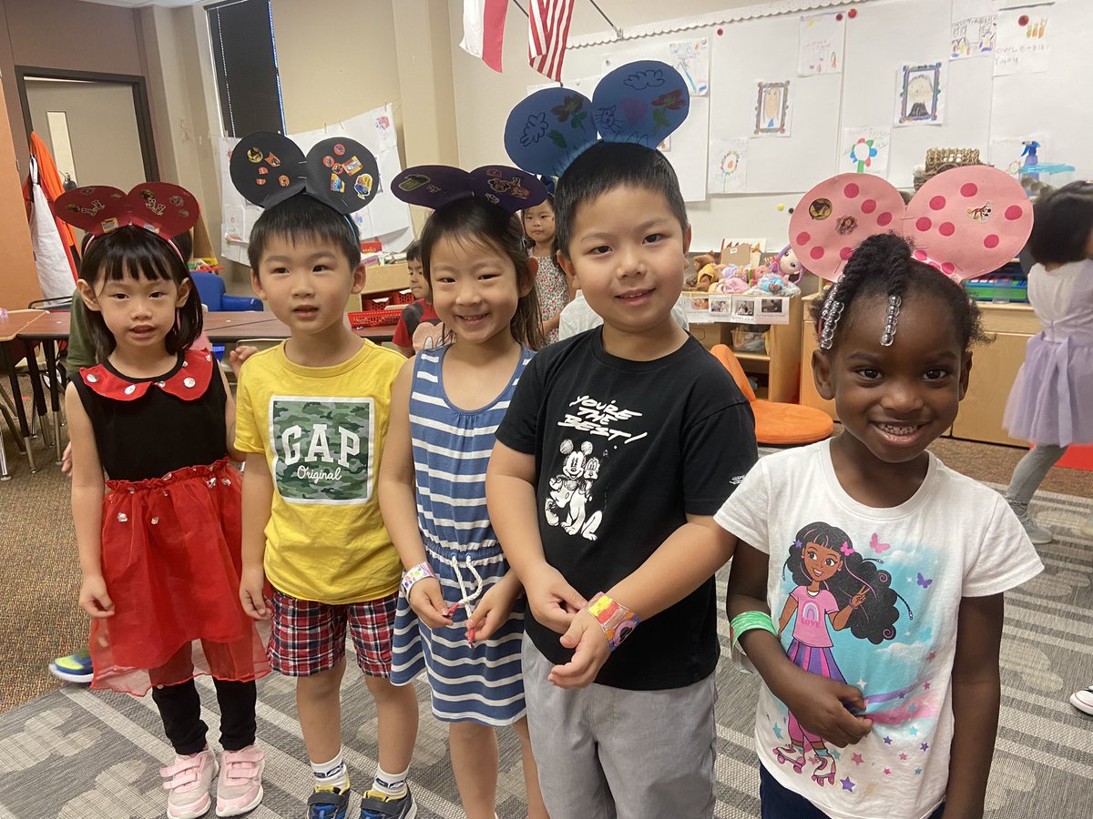 MrsJonesClass1's tweet photo. Best day yet - Disney Day! We made magic bands, ears and went on a virtual field trip to the Happiest Place on Earth! #ilovesse #katypk #makingschoolfun https://t.co/NKZcGR7iHO
