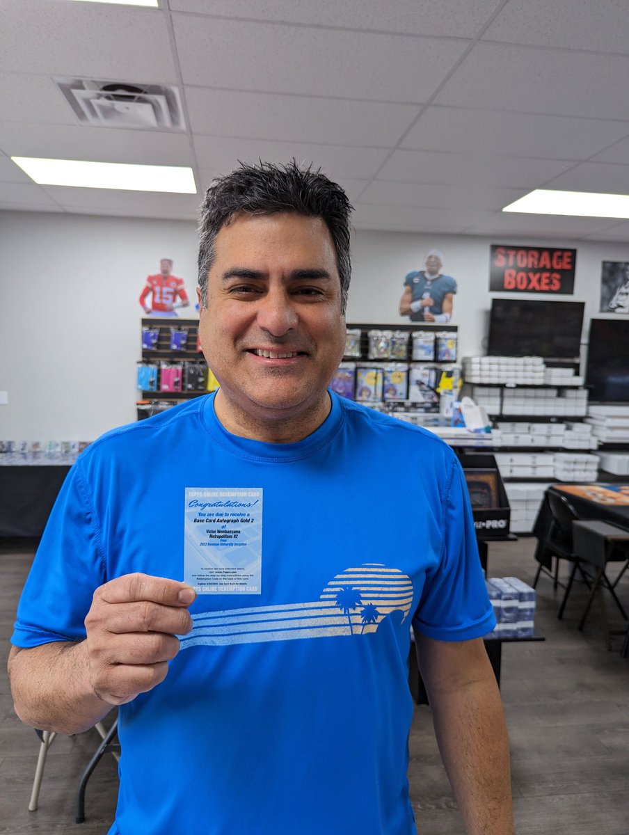 BoomtownCards's tweet photo. HOT HANDS LARRY WITH THE VICTOR WEMBENYAMA GOLD AUTO!!!!!!

WHAT A HIT!

CONGRATS LARRY!
#victorwembanyama #bowmaninception #bowmanuniversity #wemby #boomtown  #sportscards #topps #victor #sanantoniocardshop #sanantonio #ksat12 #hothandslarry #larry #whatahit #redemption https://t.co/phFMvcmoLh