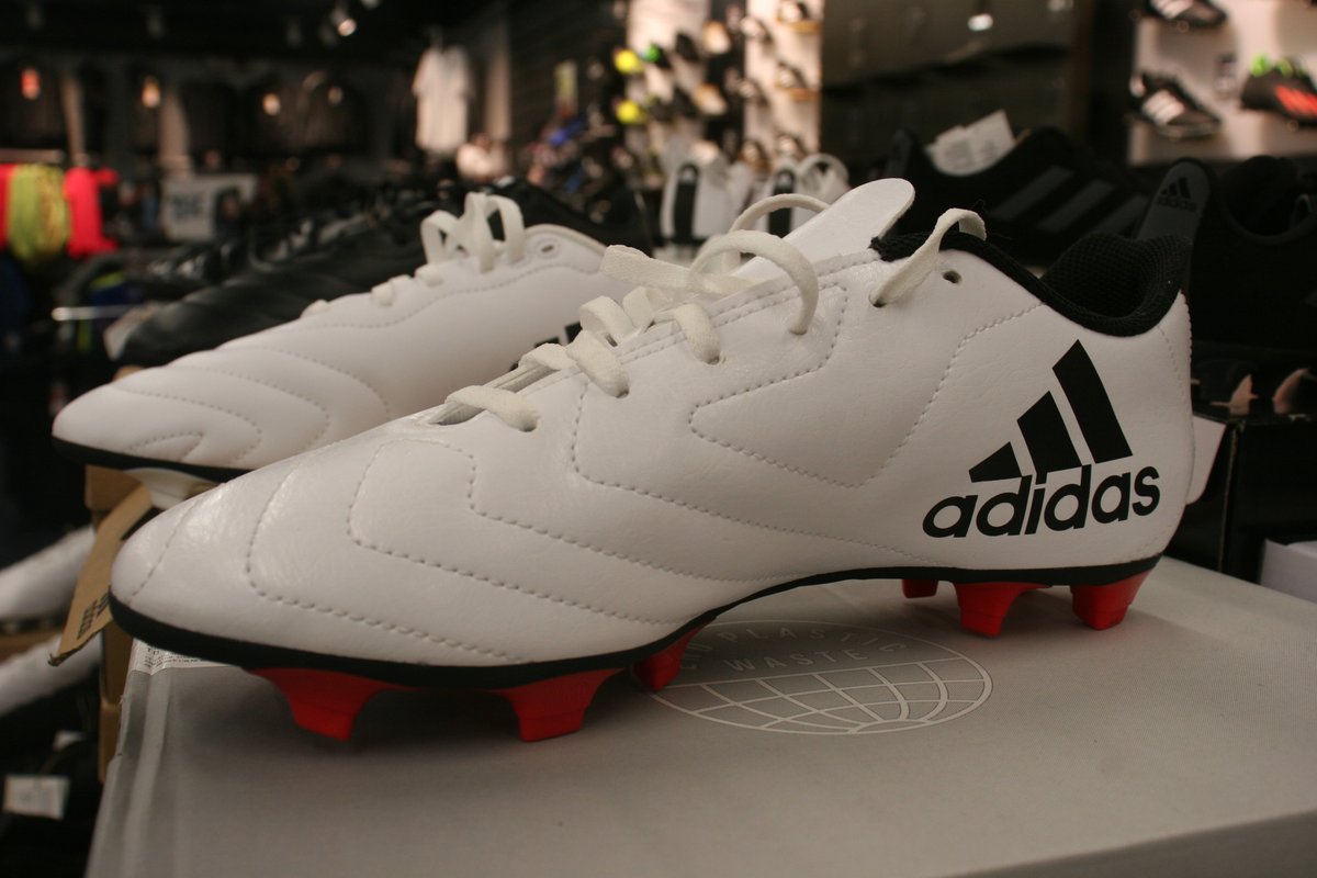 bishopgis's tweet photo. Adidas: United Kingdom https://t.co/K9iGnEFsgb