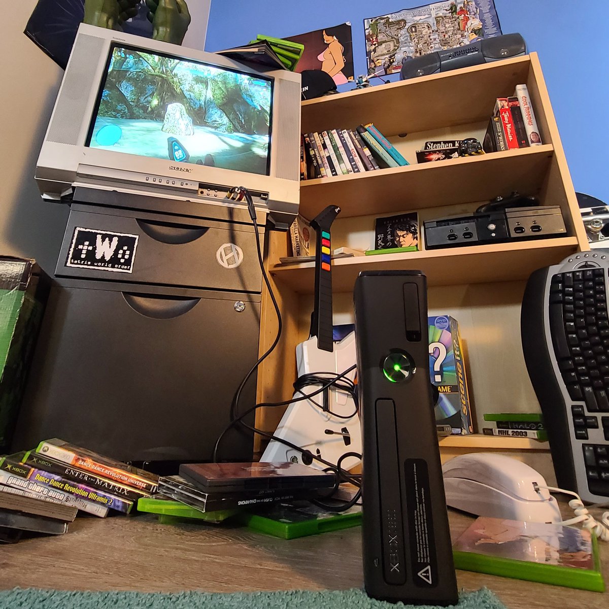Hyperkin's tweet photo. 📷POV: It's 15 years in the past, you're kicking back on a Friday night.
🚨IN 5 MINUTES🚨Catch Chris as he livestreams with the Xenon, our officially @Xbox licensed Xbox 360 controller for #Xbox Series X!
#Keep05Alive
🔗https://t.co/wcWFKMRoql https://t.co/3CHYk8qbuf