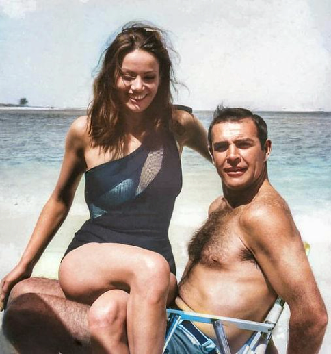 'Remembering the legendary Sir Sean Connery and Claudine Auger, as they take a break from filming 'Thunderball' to soak up some sun ☀️🌊 #IconicMoments #BondMovies #RIP' bit.ly/2MfXpkn
