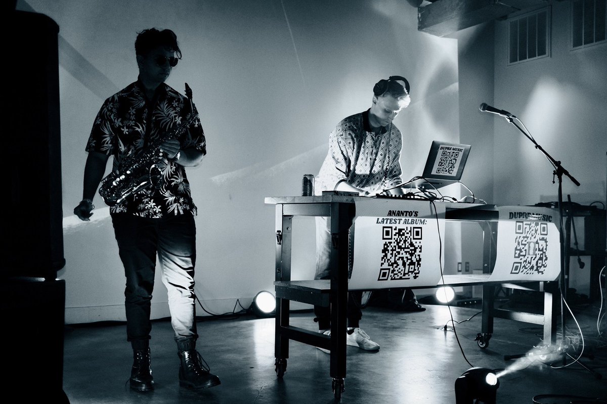 rydupre's tweet image. 5/12/23

5-year anniversary show for @imaginarystereo at @dadaLab_io with @_ananto_ on the sax 🖤

played some unreleased music &amp;amp; performed on the keys for the first time