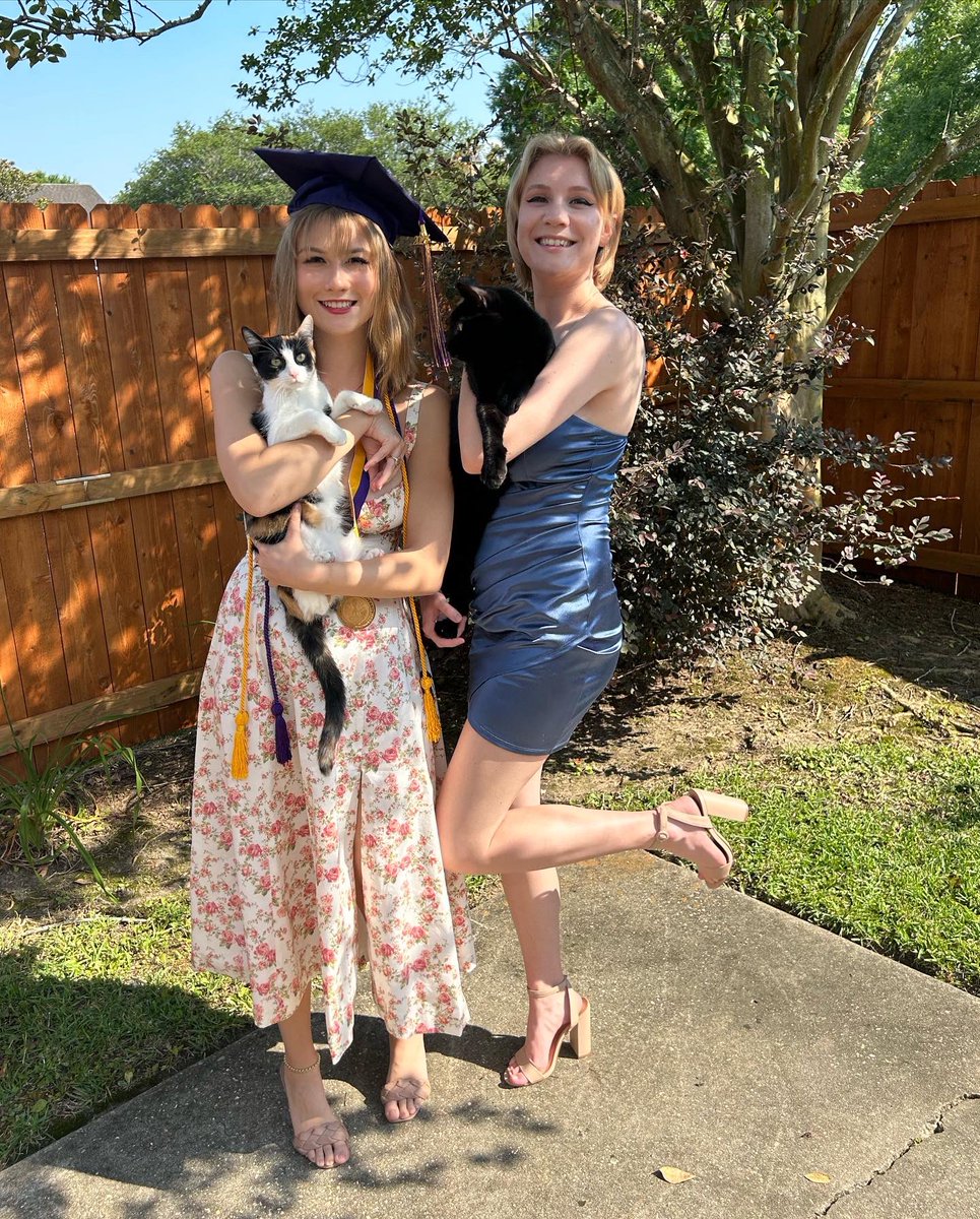SuziGoebel's tweet photo. MY LITTLE SISTER JUST GRADUATED VALEDICTORIAN OF THE LSU COLLEGE OF AGRICULTURE! https://t.co/1XVsoNXWHh
