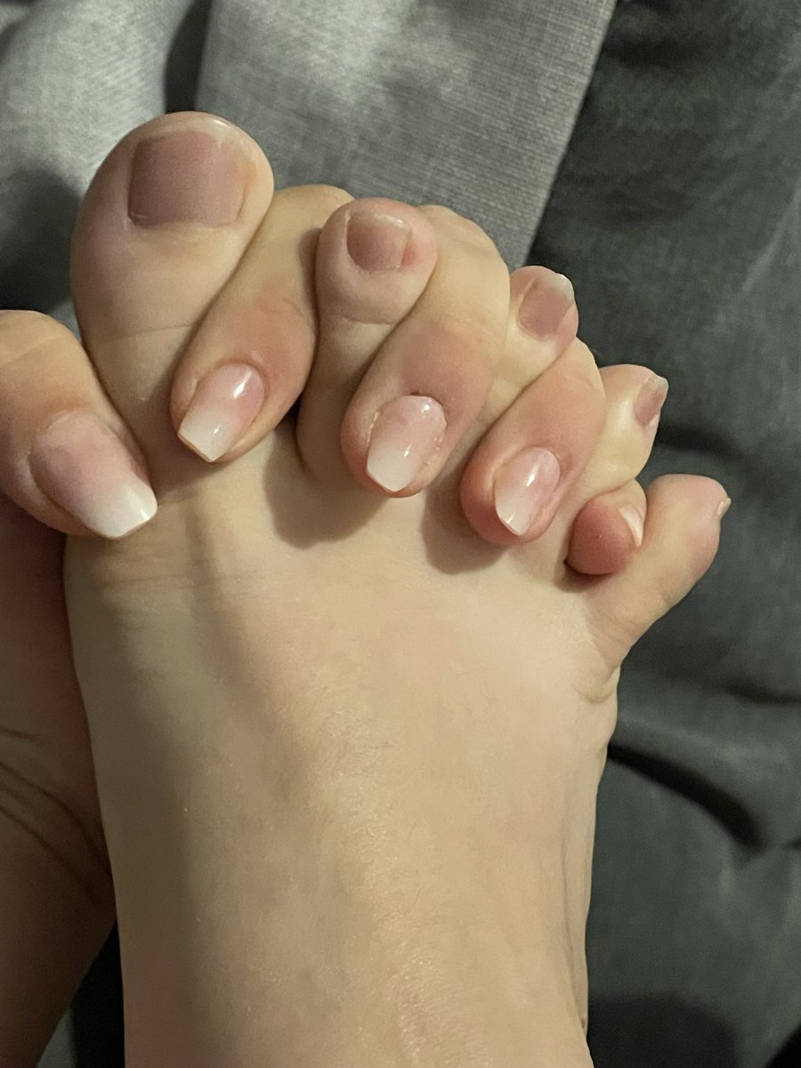 BunionBabeee's tweet photo. These toes feel amazing between my fingers 💦🍆😈 Dm for more ❤️#feet #feetfethish #feetcontent #feet_pic #feetfetiche #feet_lover #FEETYFRIDAY #FeetPictures #feet_pic #follow #like #PayPal #CashAppFriday #cashapp #2000rs #bunions #feetfam #findom #feetseller #dom #custom #bunion https://t.co/6BWnZzkriG