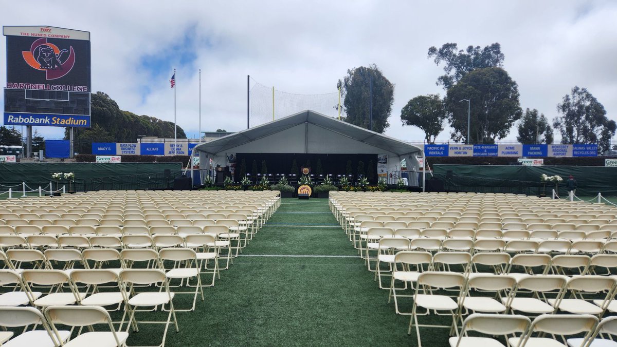 HartnellCollege's tweet photo. Congratulations Hartnell Grads! We are ready and anxiously waiting to start the ceremony. Cheers to all 2023 graduates!
#HartnellCollege #HartnellSalinas #HartnellCastroville #HartnellKingCity #HartnellSoledad #Graduation https://t.co/3N9krZExXz