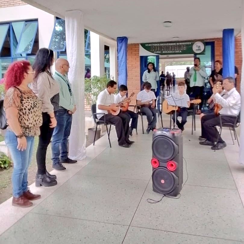 CDCE_Naguanagua's tweet photo. Exitosa Feria Vocacional de Oportunidades de Estudios 2023 realizada en la sede del #CUPIO Naguanagua, con la participación de estudiantes, Autoridad de Educación @xiomaluna e instituciones de educación superior de Carabobo

@NicolasMaduro
@_LaAvanzadora

#1x10ContactoConElPueblo https://t.co/BbrBWuwWBn