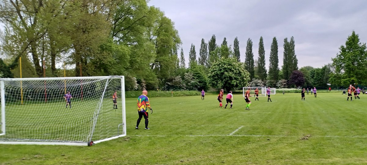 higgs340's tweet photo. @hujfchornets  Super night's footie at the Arena for our Senior Soccer + Vets. Although score lines don't reflect how well all teams played with skill, commitment effort, teamwork etc! Wins for Beer &amp; Scrapyards. Thanks Brad &amp; Kev our refs. 🤞on injuries⚽️🐝 https://t.co/Yy4NVJX8aT