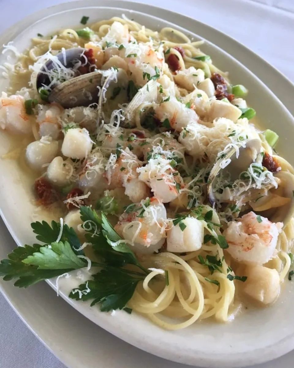 TheSpinnakerSF's tweet photo. From fresh seafood to hearty pasta dishes, our menu has it all. https://t.co/qTvjrarzOF
