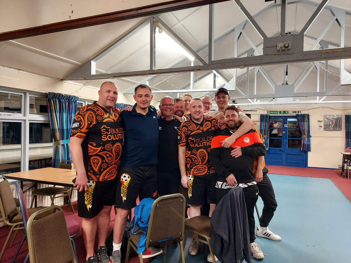 higgs340's tweet photo. @hujfchornets  Super night's footie at the Arena for our Senior Soccer + Vets. Although score lines don't reflect how well all teams played with skill, commitment effort, teamwork etc! Wins for Beer &amp; Scrapyards. Thanks Brad &amp; Kev our refs. 🤞on injuries⚽️🐝 https://t.co/Yy4NVJX8aT