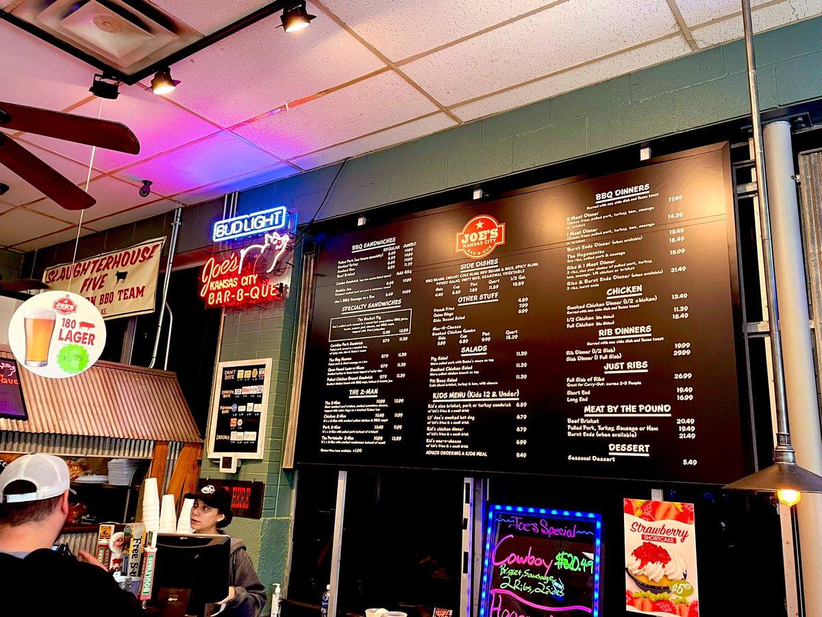 LuckyJadeJules's tweet photo. When in Kansas City… #JoesBBQ 🍗🫶🍖 #TeamEatGood #IYKYK https://t.co/FbMAXfRiGn